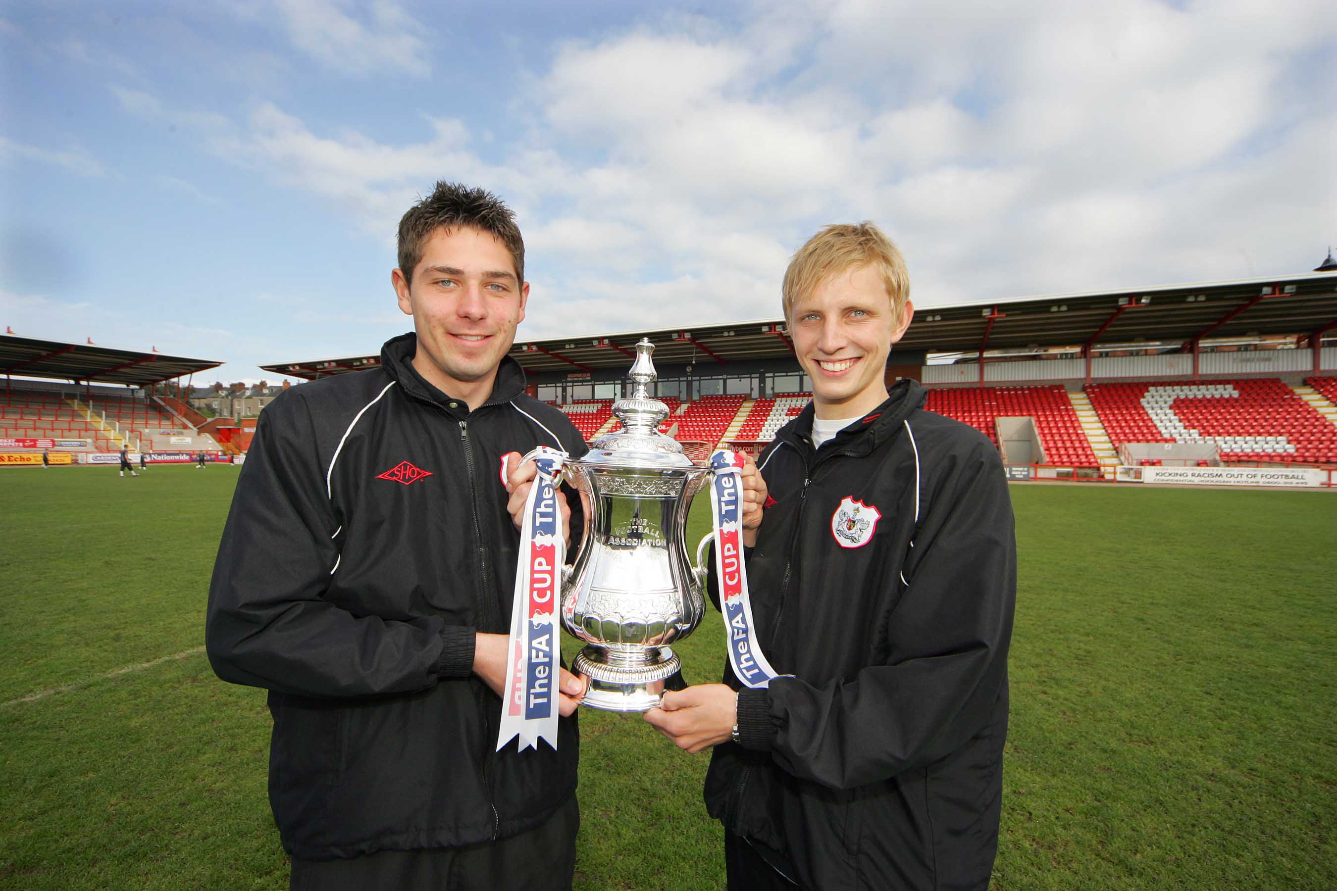 Image of Paul Jones and Dean Moxey from 2005, holding the FA Cup.