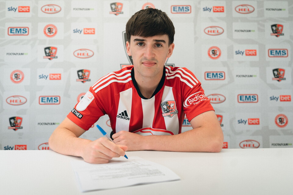 Tom Dean signs a new contract