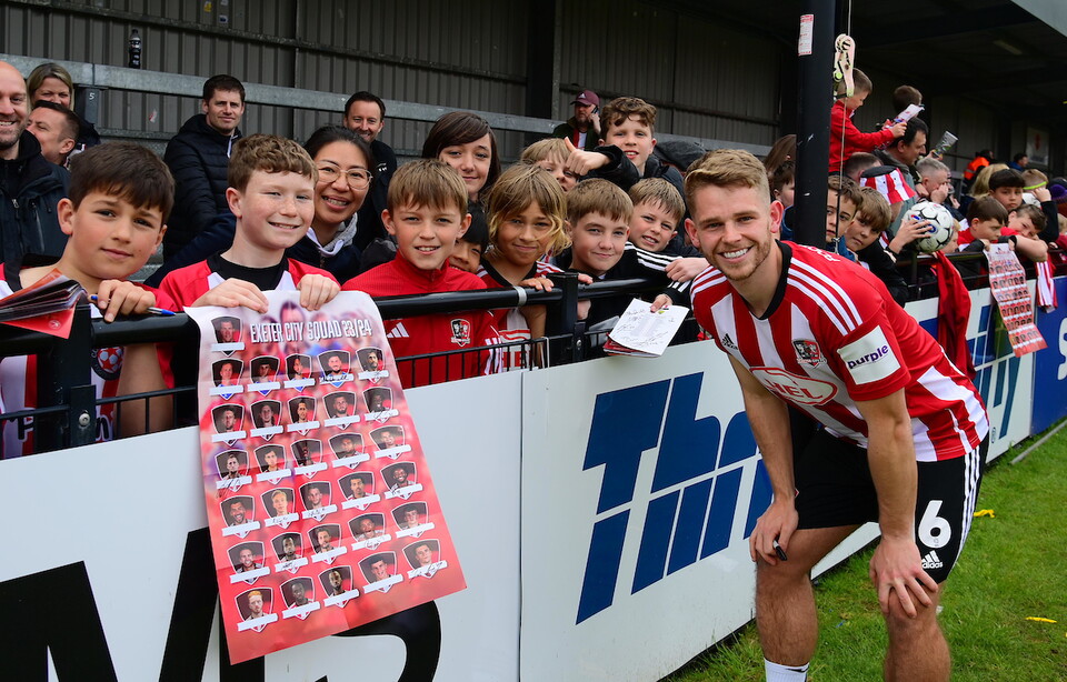 Harry Kite pictured with young supporters