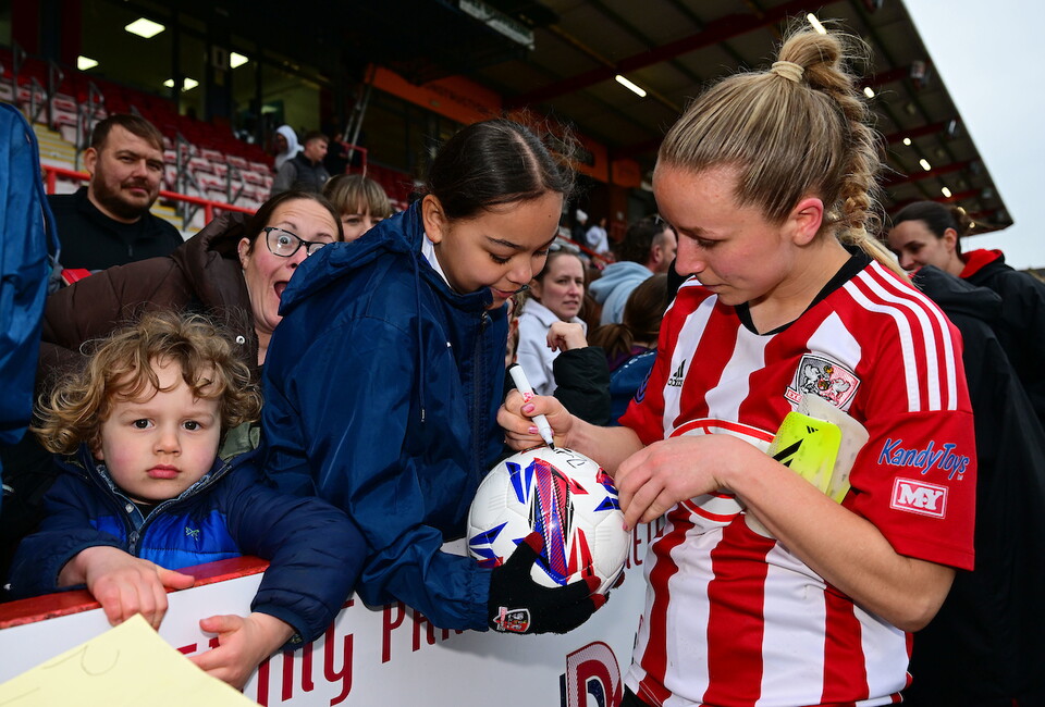Ishbel Zuurmond signing a football