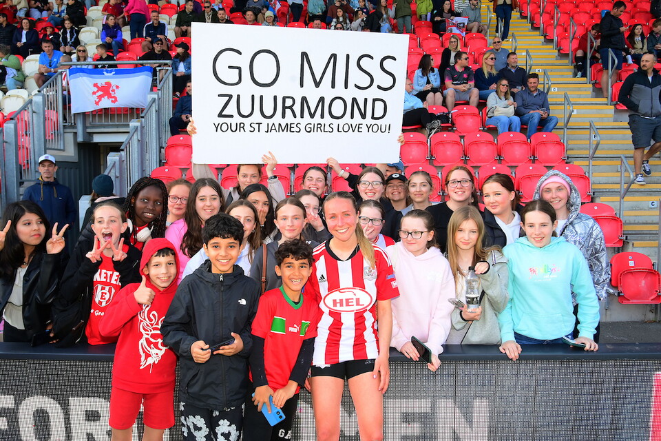 Ishebl Zuurmond with her fans