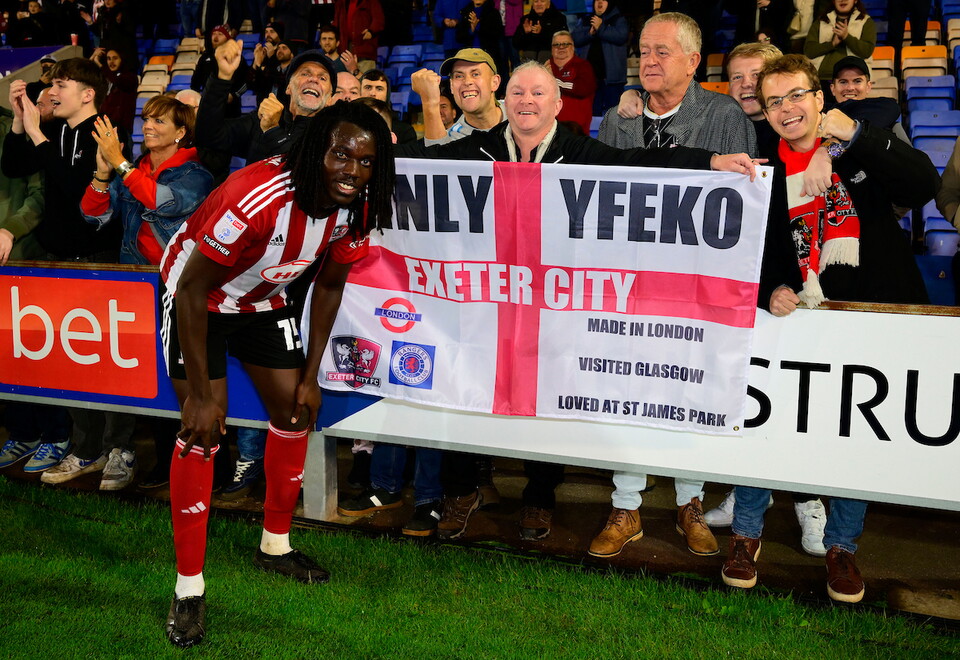 Johnly Yfeko with fans