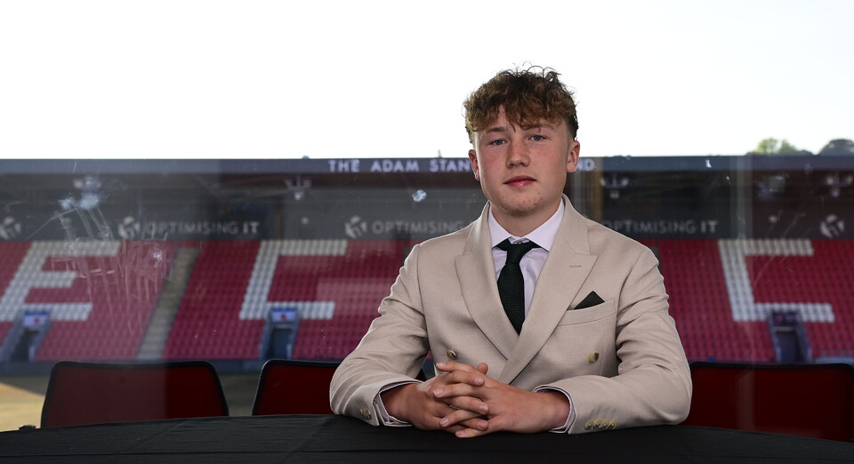 Image of Harry Appleton signing his under-18 scholarship