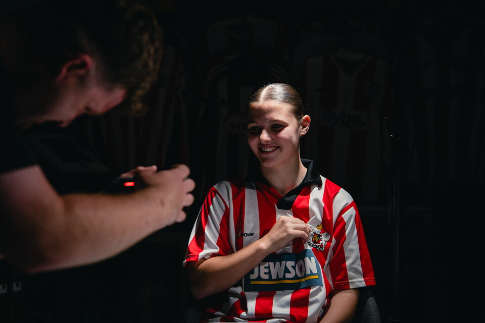 Fearne Slocombe pointing to the Exeter City badge during her signing reveal