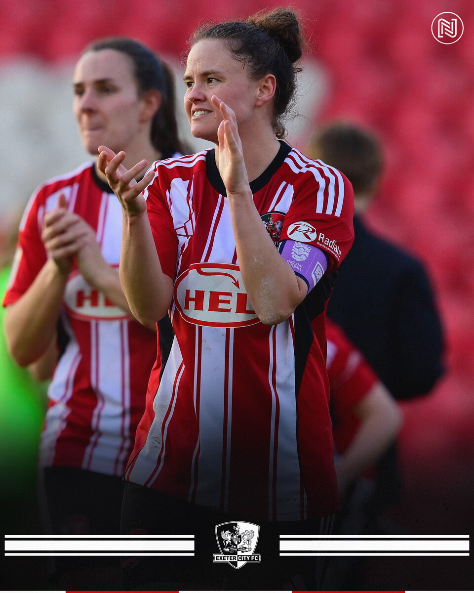 Jaydee Seaman clapping the fans