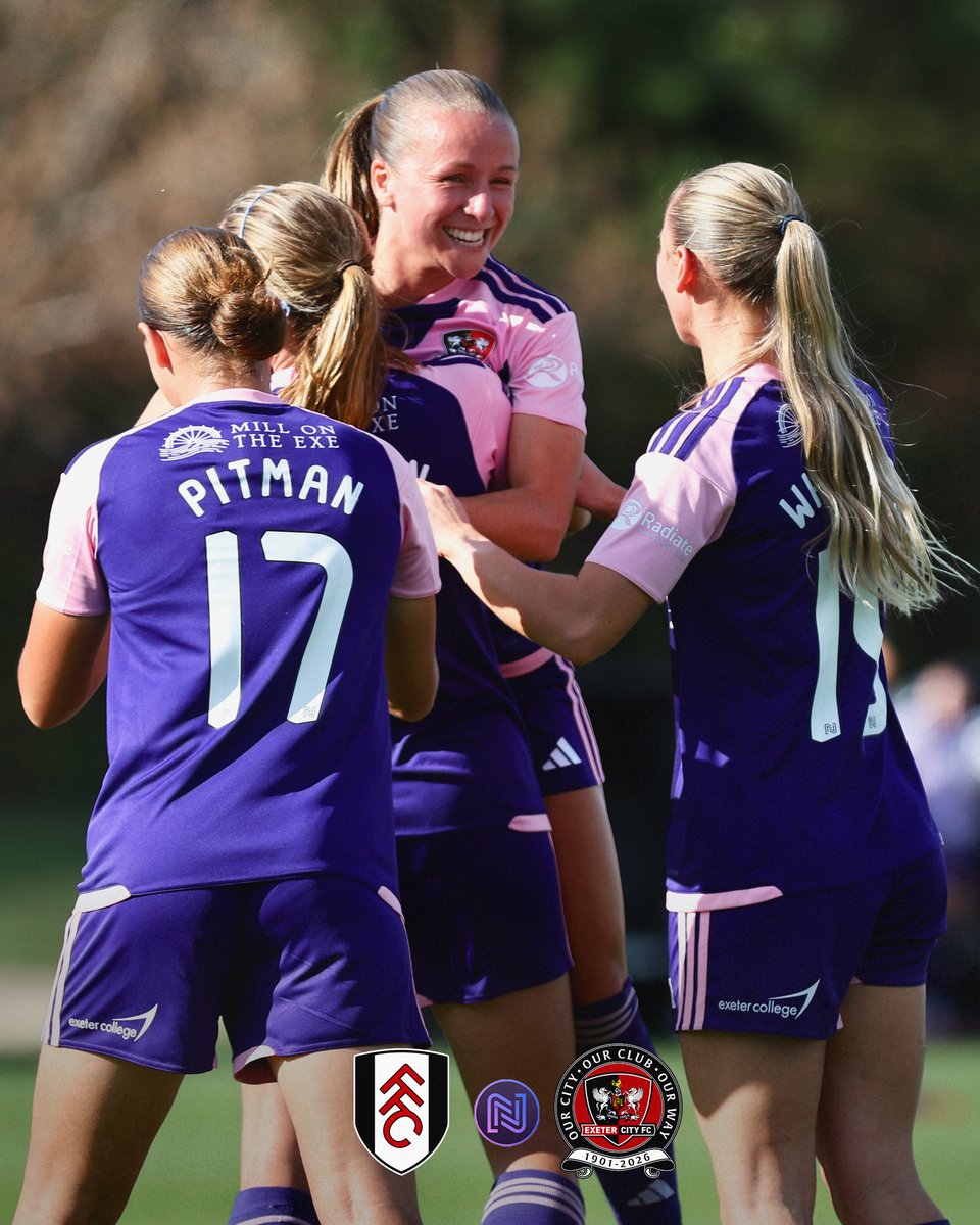 The team celebrating Bow Jackson's goal
