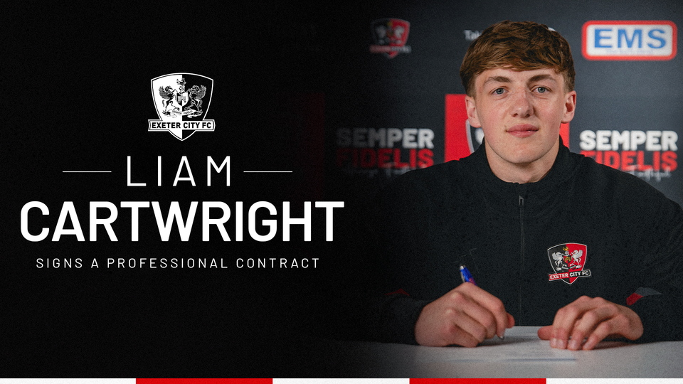 Liam Cartwright signs a professional contract